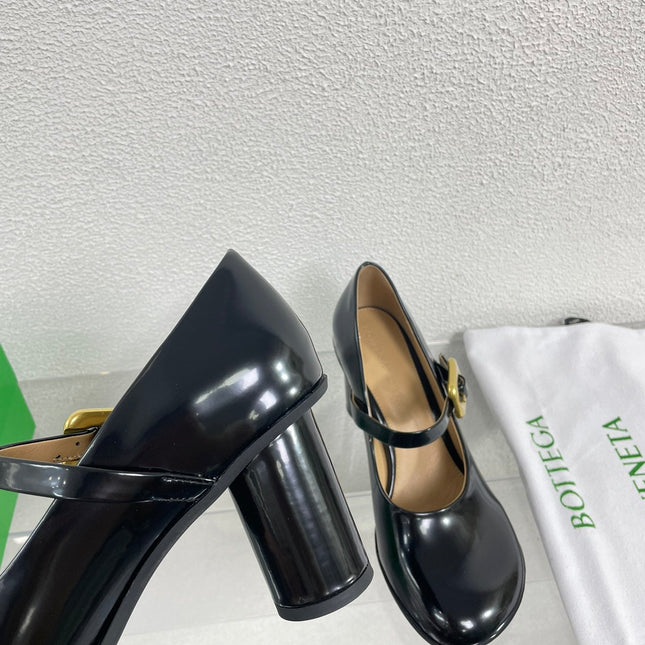 ATOMIC MARY-JANE PUMP 9 CM IN BLACK CALFSKIN