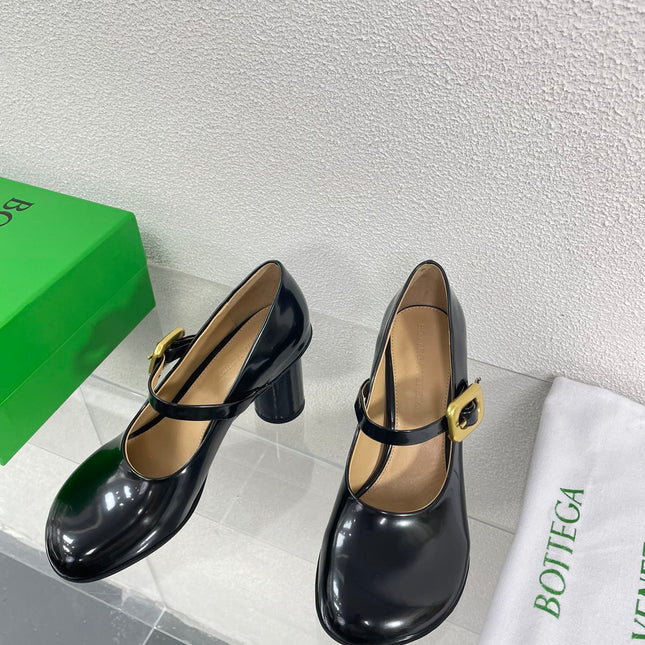 ATOMIC MARY-JANE PUMP 9 CM IN BLACK CALFSKIN