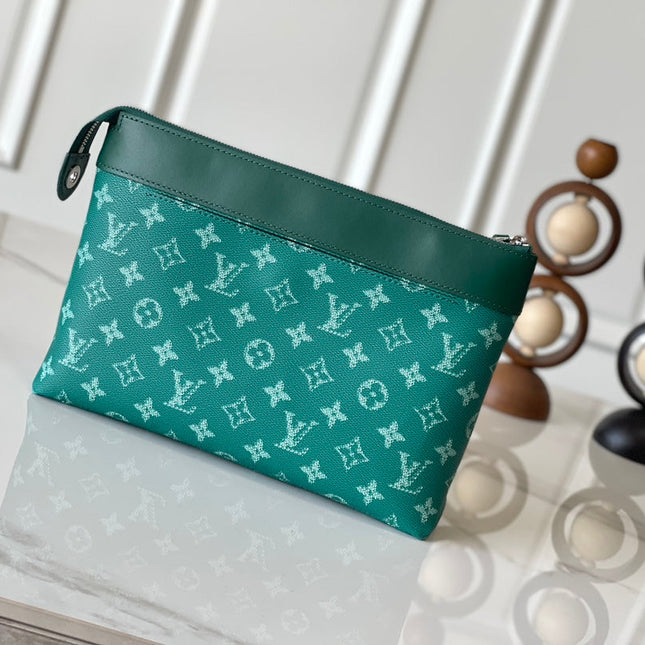 POCHETTE VOYAGE SOUPLE 32 IN GREEN MONOGRAM HERITAGE CANVAS