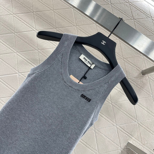 MIUMIU SLEEVELESS KNITTED SWEATER STYLE 114