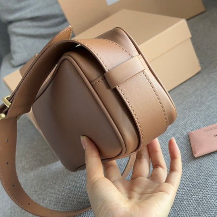 BAGUETTE 25 BAG IN CINNAMON BROWN CALFSKIN