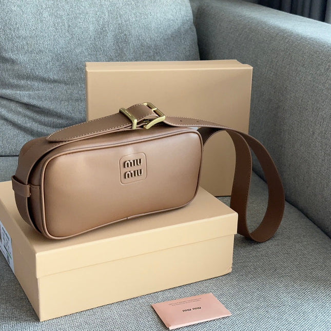 BAGUETTE 25 BAG IN CINNAMON BROWN CALFSKIN