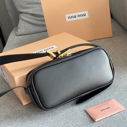 BAGUETTE 25 BAG IN BLACK CALFSKIN