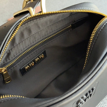 BAGUETTE 25 BAG IN BLACK CALFSKIN