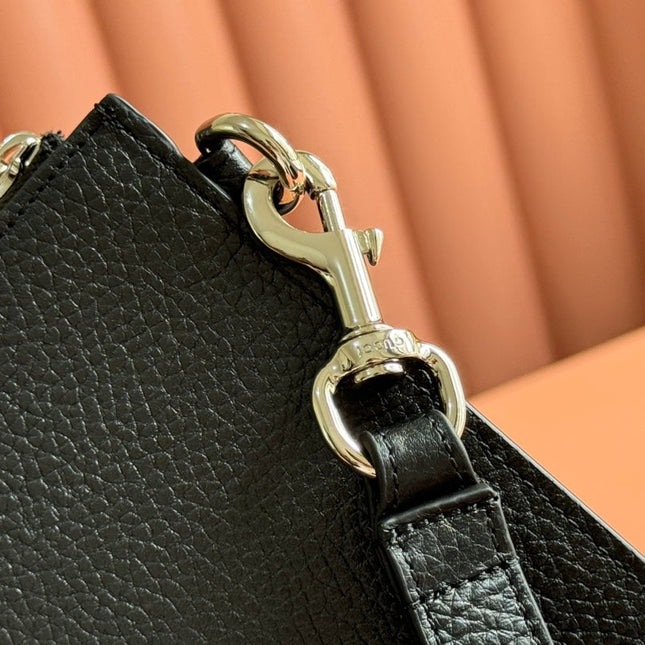 POUCH 28 IN BLACK SMOOTH CALFSKIN INLAID LOGO