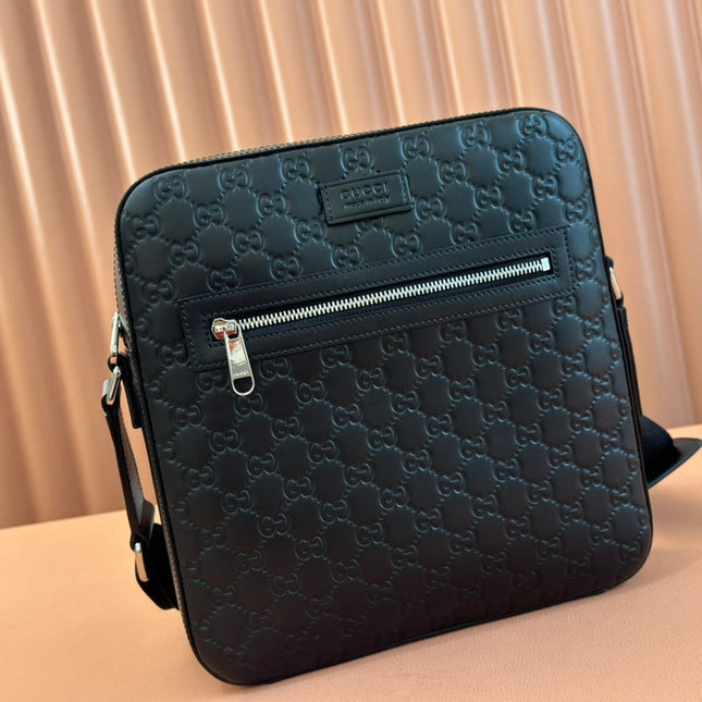 SIGNATURE MESSENGER BAG 28 IN BLACK GG CALFSKIN