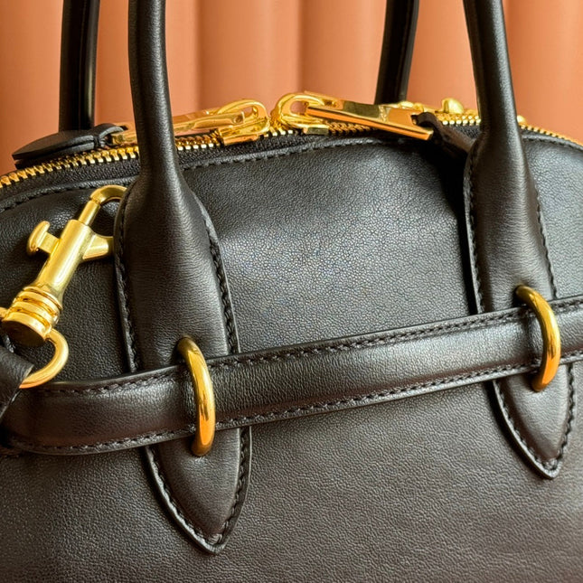 AVENTURE NAPPA BAG 28 IN BLACK LAMBSKIN GOLD HARDWARE