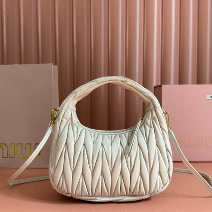 WANDER MATELASSÉ HANDBAG 23 IN WHITE LAMBSKIN