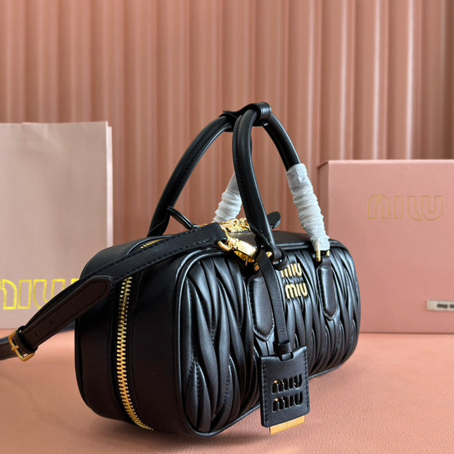 ARCADIE MATELASSÉ BAG 27 IN BLACK CALFSKIN GOLD HARDWARE