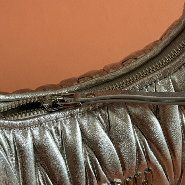 WANDER MATELASSÉ HANDBAG 23 IN SILVER PATENT LAMBSKIN
