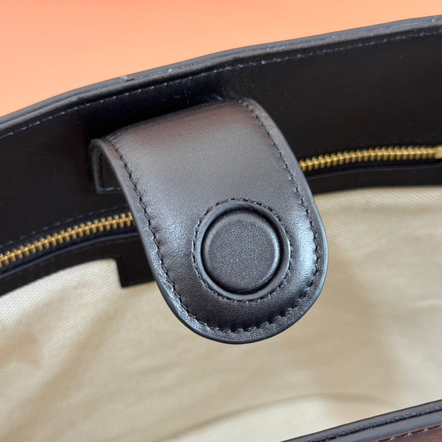 73 MEDIUM BUCKET BAG 27.5 IN BLACK SMOOTH CALFSKIN