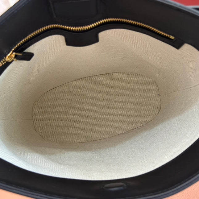 73 MEDIUM BUCKET BAG 27.5 IN BLACK SMOOTH CALFSKIN