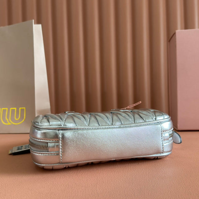 ARCADIE MATELASSÉ BAG 19 IN SILVER GLOSSY CALFSKIN GOLD HARDWARE