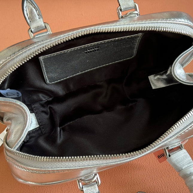 ARCADIE MATELASSÉ BAG 19 IN SILVER GLOSSY CALFSKIN GOLD HARDWARE