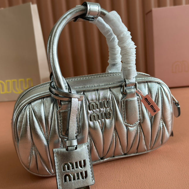 ARCADIE MATELASSÉ BAG 19 IN SILVER GLOSSY CALFSKIN GOLD HARDWARE