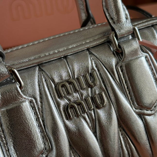 ARCADIE MATELASSÉ BAG 19 IN SILVER GLOSSY CALFSKIN GOLD HARDWARE