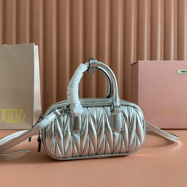 ARCADIE MATELASSÉ BAG 19 IN SILVER GLOSSY CALFSKIN GOLD HARDWARE