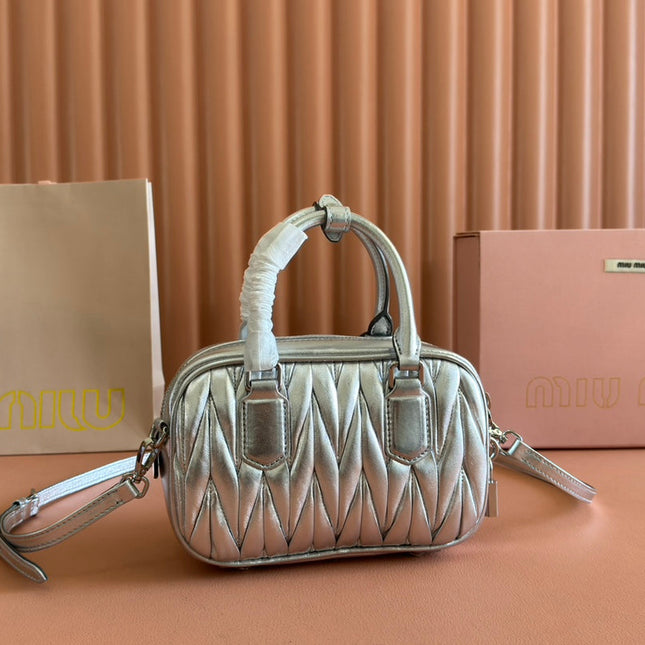 ARCADIE MATELASSÉ NAPPA SMALL BAG 19 IN SILVER GLOSSY LAMBSKIN SILVER HARDWARE