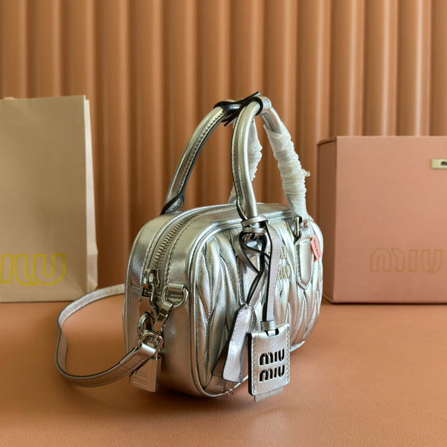 ARCADIE MATELASSÉ NAPPA SMALL BAG 19 IN SILVER GLOSSY LAMBSKIN SILVER HARDWARE