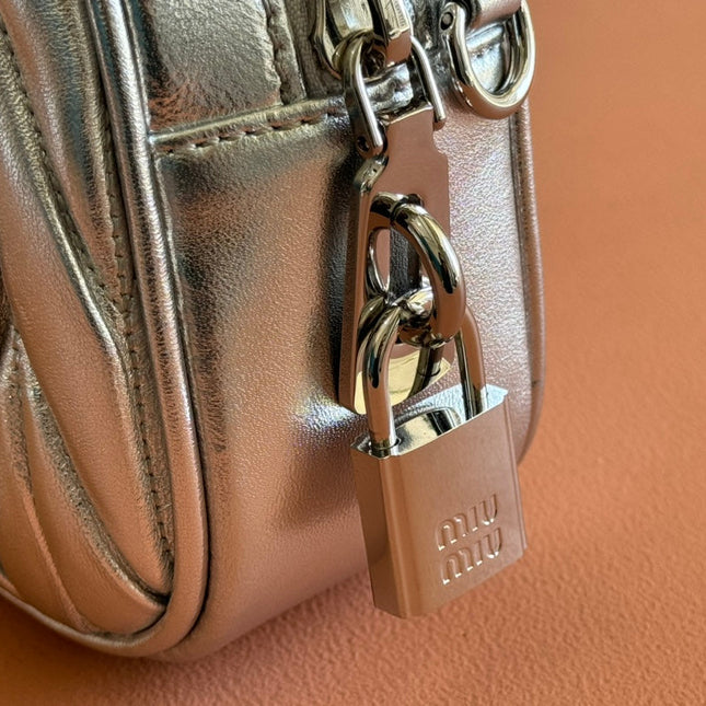 ARCADIE MATELASSÉ NAPPA SMALL BAG 19 IN SILVER GLOSSY LAMBSKIN SILVER HARDWARE