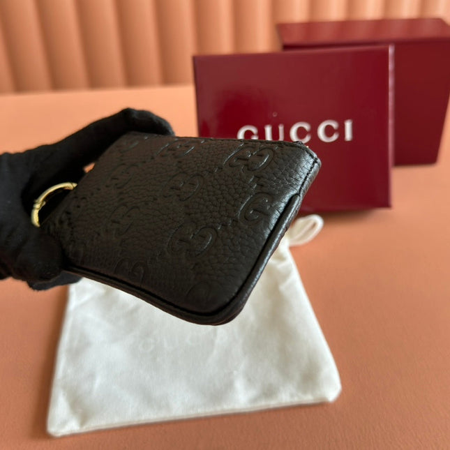 EMBLEM ZIP KEY CASE 12 IN BLACK GG GRAINY CALFSKIN
