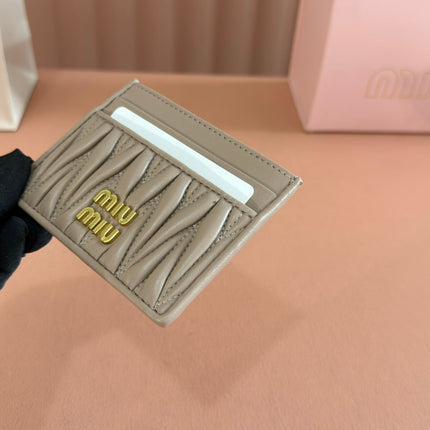 MATELASSÉ NAPPA LEATHER CARD HOLDER TAUPE GRAY
