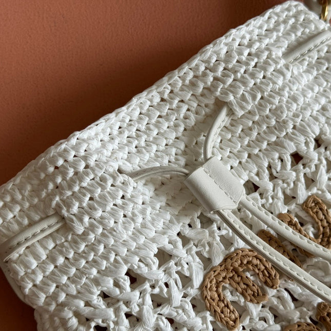 WANDER BUCKET BAG 23 WHITE IN RAFFIA WITH LEATHER TRIM