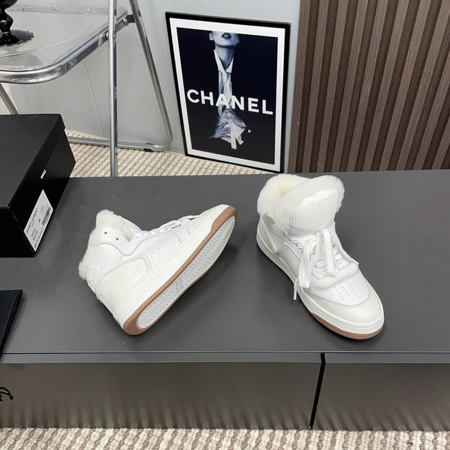 HIGH-TOP SNEAKERS IN WHITE CALFSKIN WITH FLEECE LINING