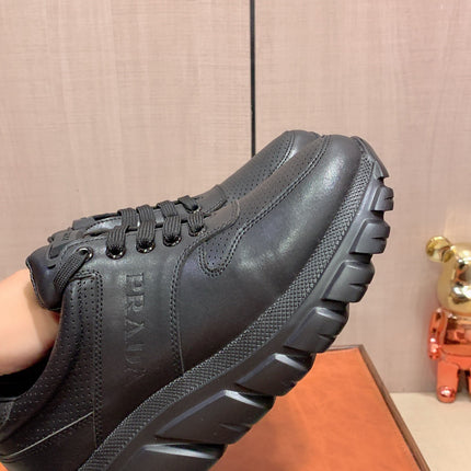 PRA SNEAKER IN BLACK PLAIN LEATHER LOGO