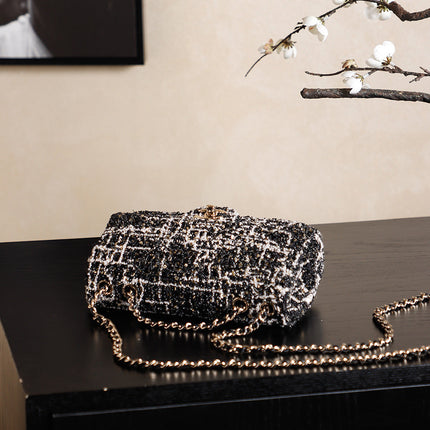 CHANEL 25S FLAP BAG 21 CM IN BLACK SEQUINED TWEED WITH GOLD HARDWARE