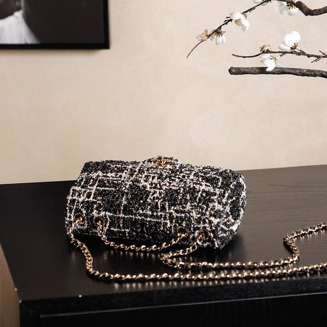 CHANEL 25S FLAP BAG 21 CM IN BLACK SEQUINED TWEED WITH GOLD HARDWARE