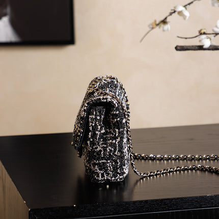 CHANEL 25S FLAP BAG 21 CM IN BLACK SEQUINED TWEED WITH GOLD HARDWARE