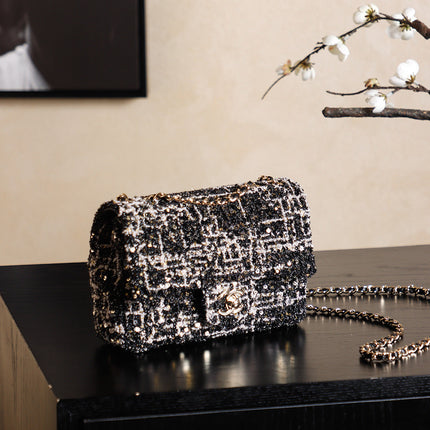 CHANEL 25S FLAP BAG 21 CM IN BLACK SEQUINED TWEED WITH GOLD HARDWARE