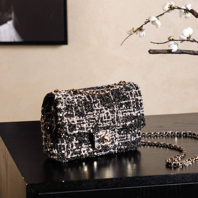 CHANEL 25S FLAP BAG 21 CM IN BLACK SEQUINED TWEED WITH GOLD HARDWARE