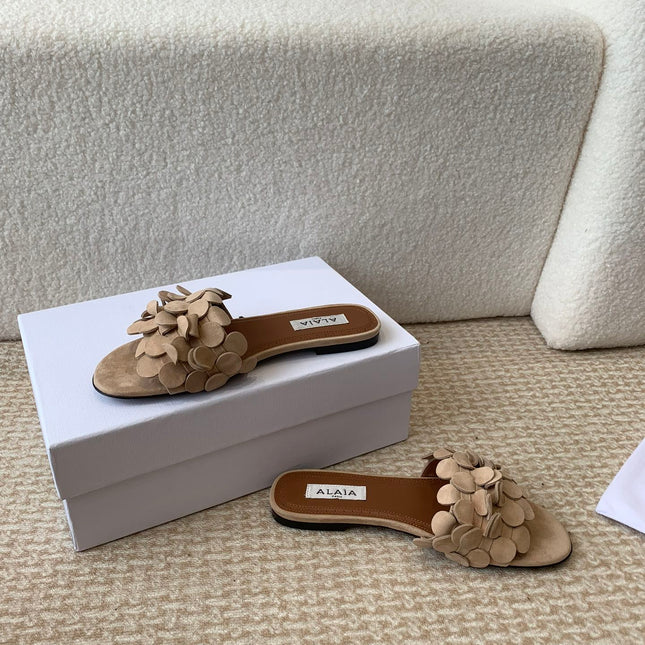 ALAIA FLAT MULE IN BEIGE CREAM SUEDE