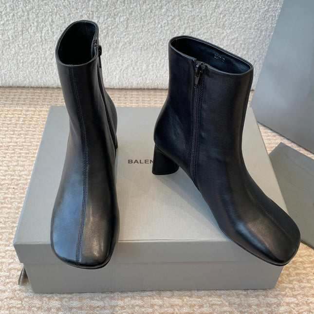 ANKLE BOOTS IN BLACK LOGO EMBOSSED SOFT SHEEPSKIN