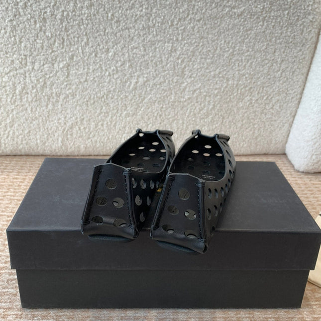 PERFO BALLET FLATS IN BLACK CALFSKIN