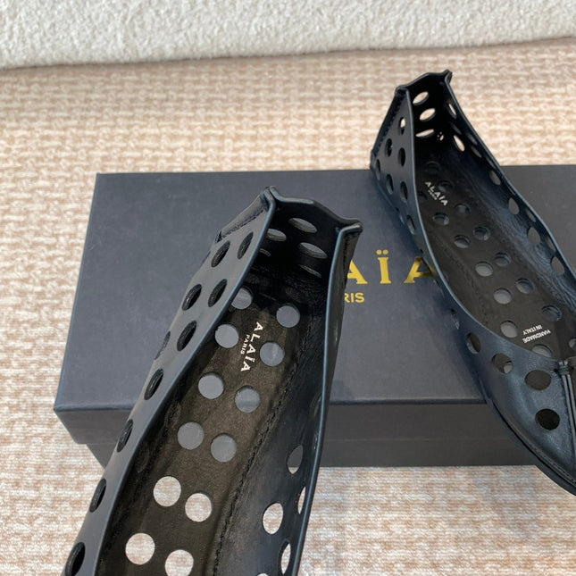 PERFO BALLET FLATS IN BLACK CALFSKIN