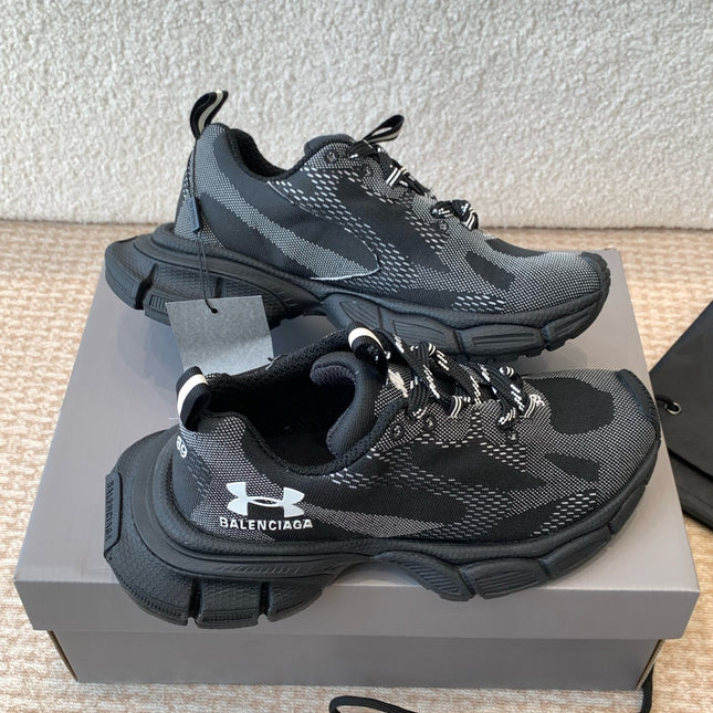 UNDER ARMOUR 3XL KNIT SNEAKER IN BLACK AND WHITE POLYESTER