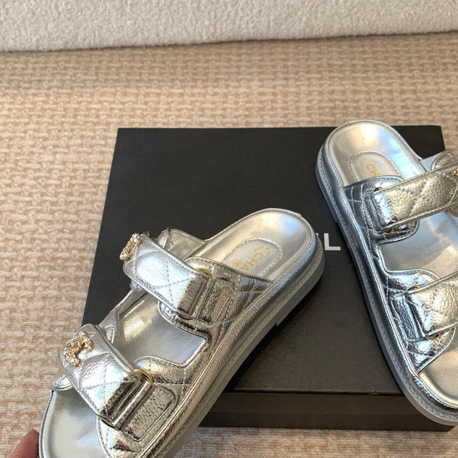 DAD SANDAL IN SILVER SHEEPSKIN MULE