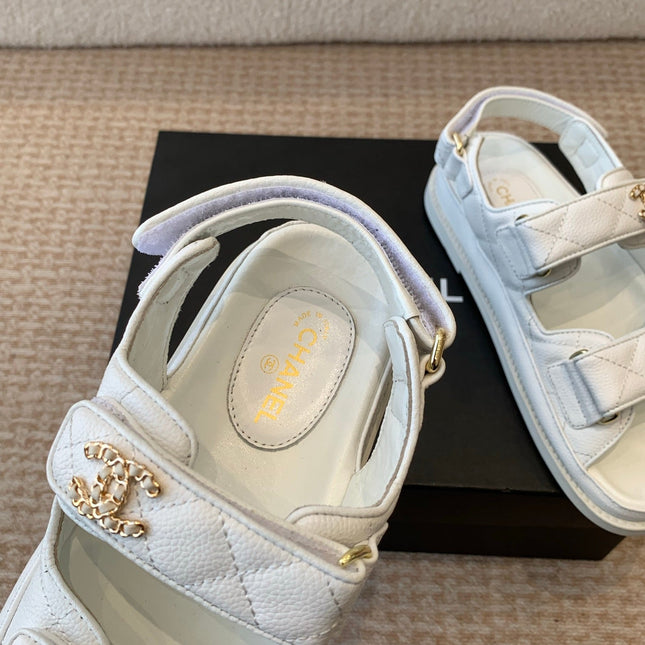 DAD SANDAL IN WHITE SHEEPSKIN