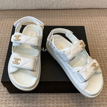 DAD SANDAL IN WHITE SHEEPSKIN