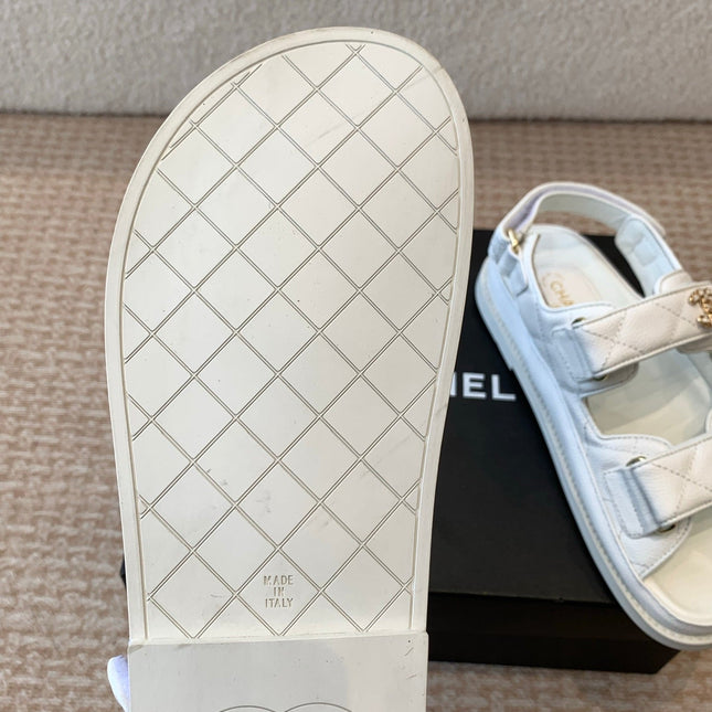 DAD SANDAL IN WHITE SHEEPSKIN