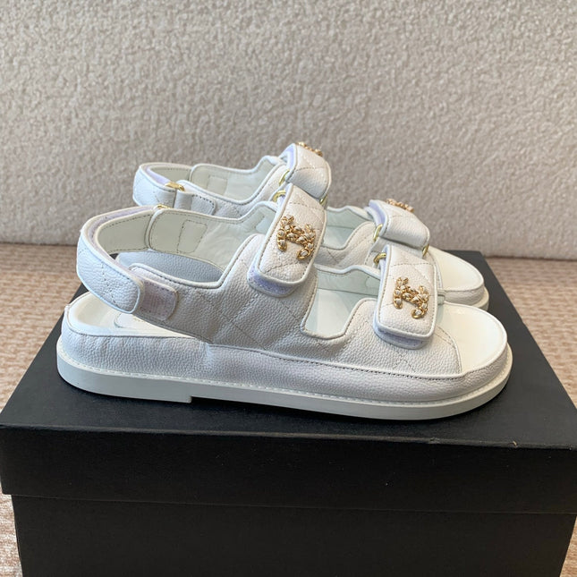 DAD SANDAL IN WHITE SHEEPSKIN