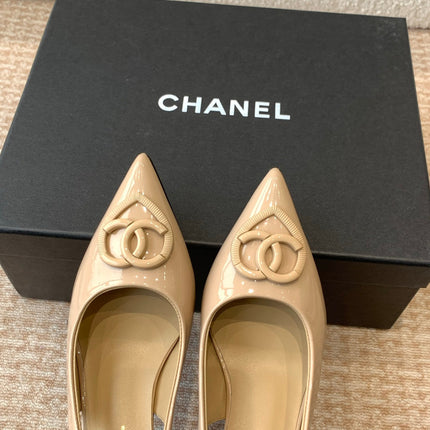 MID-HEEL SLINGBACKS IN BISQUE BEIGE PATENT CALFSKIN