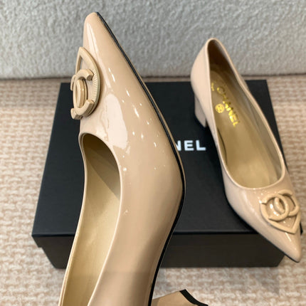 MID-HEEL PUMPS IN BISQUE BEIGE PATENT CALFSKIN