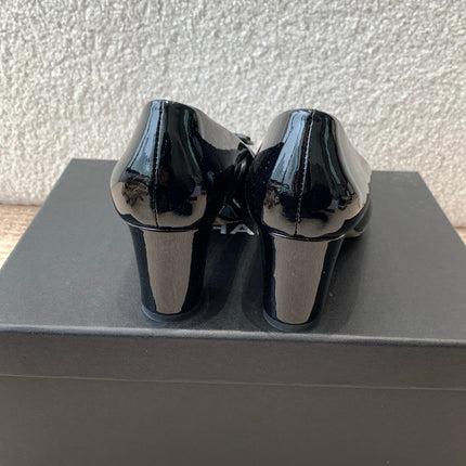 MID-HEEL PUMPS IN BLACK PATENT CALFSKIN