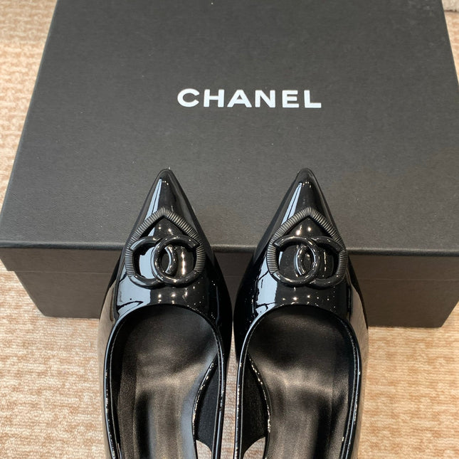 MID-HEEL SLINGBACKS IN BLACK PATENT CALFSKIN