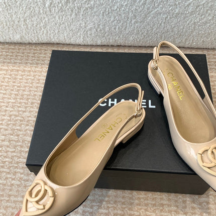 FLAT MULES IN BISQUE BEIGE PATENT CALFSKIN