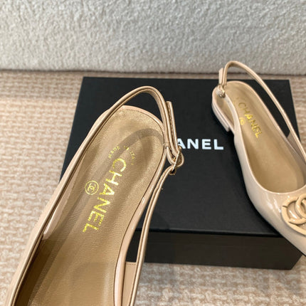 FLAT MULES IN BISQUE BEIGE PATENT CALFSKIN